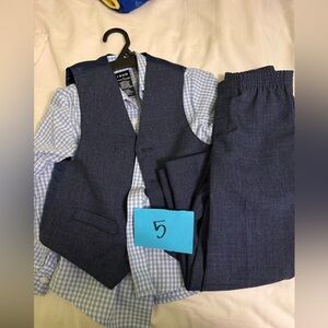 Izod boys 4 piece outfit - vest, shirt, pants, tie. Size 5